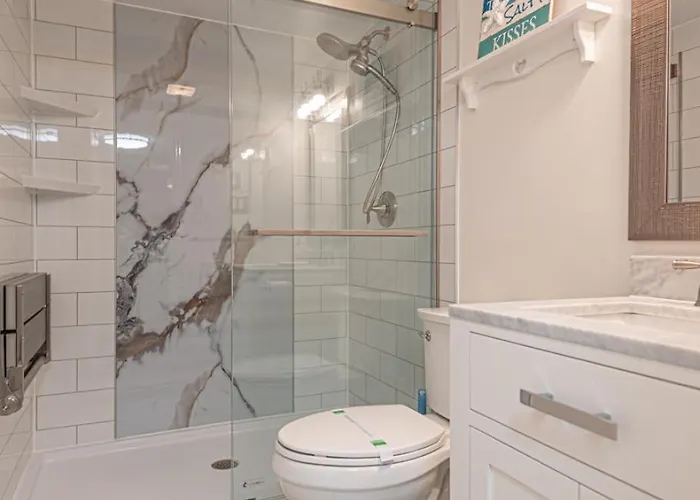 Oceanfront 15th Floor With Balcony & Pool Apartment *
