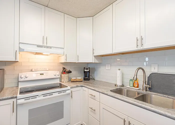 Oceanfront 15th Floor With Balcony & Pool Apartment