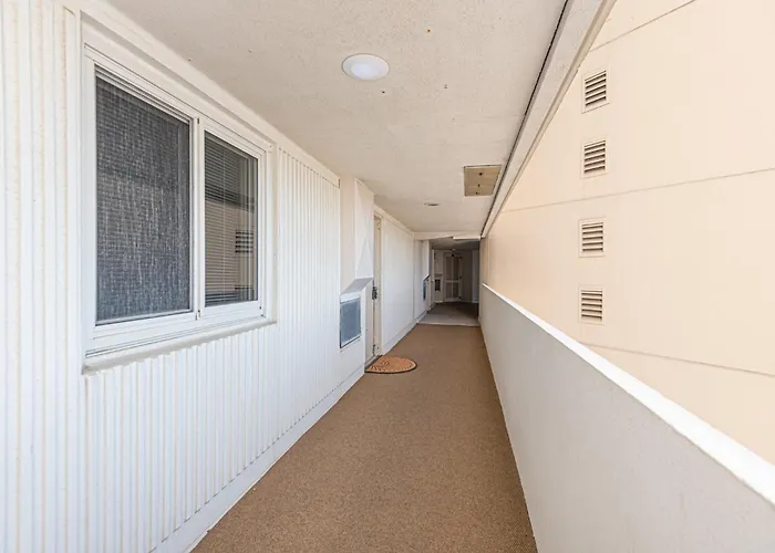 Oceanfront 15th Floor With Balcony & Pool Apartment